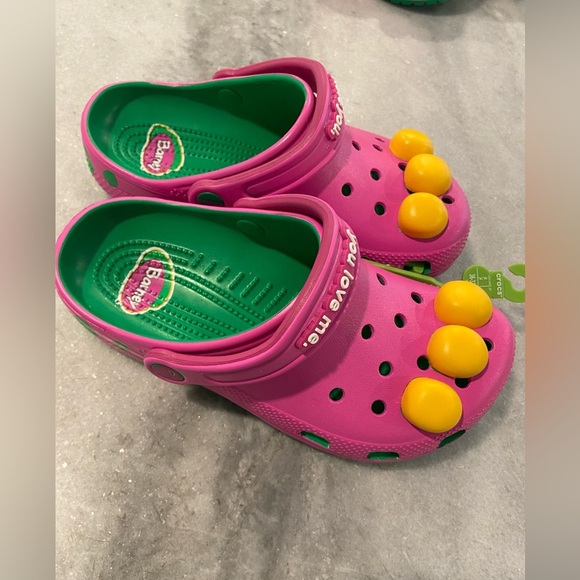 NWT Crocs Barney the Dinosaur Kids Size J4 Limited Edition Classic Clog Comfort - Picture 2 of 8